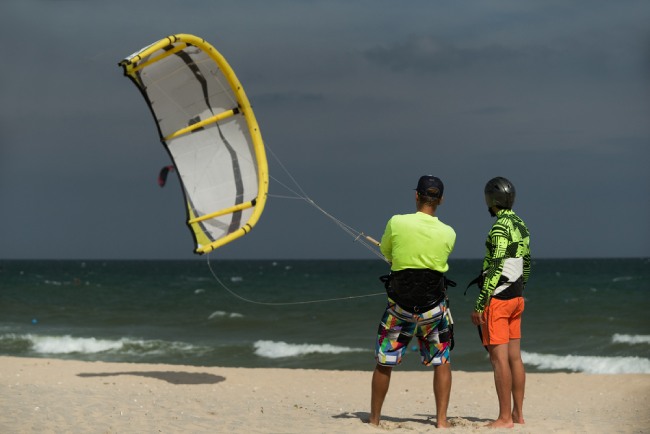 What to Look Out for When Kitesurfing