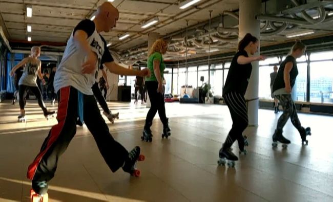 How to Spin on Roller Skates - Pivots