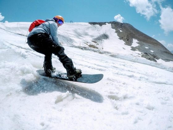 What is freeride snowboarding