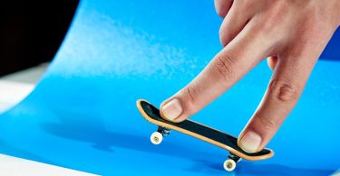How to Kickflip on a Fingerboard
