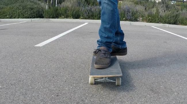How to push on a skateboard - Pivot the front foot