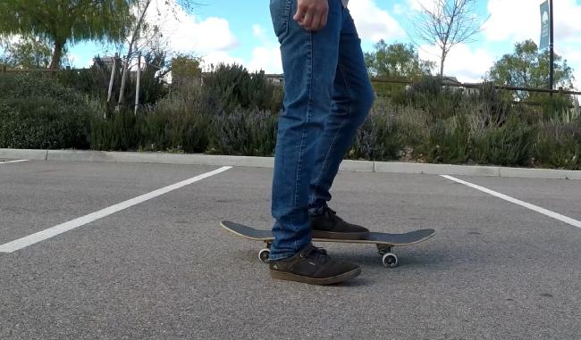 How to push on a skateboard - Use the back foot to push