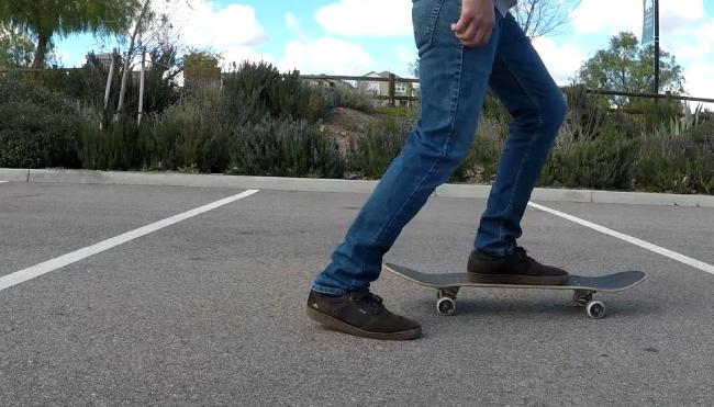 How to push on a skateboard - Lift the backfoot back onto the board