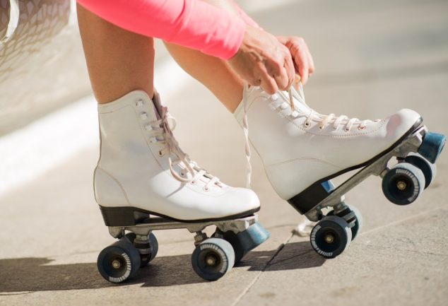 How to lace roller skates