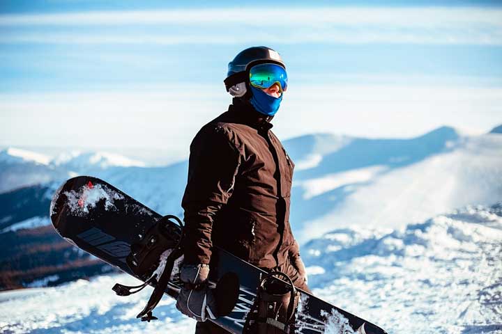 Pros and Cons of Snowboarding